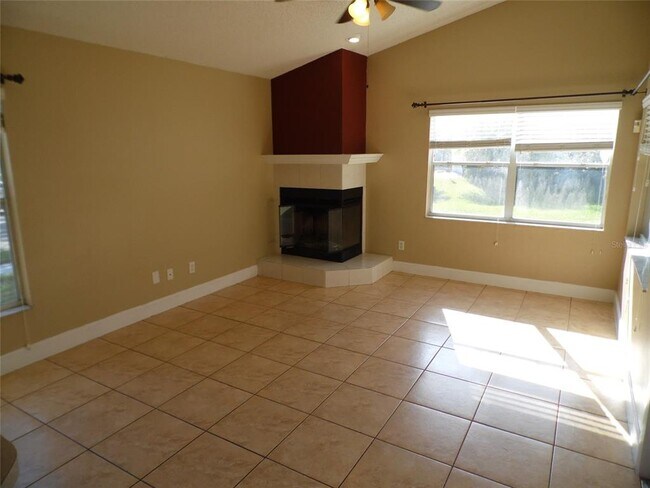 Foto del edificio - 11020 Felton Ct