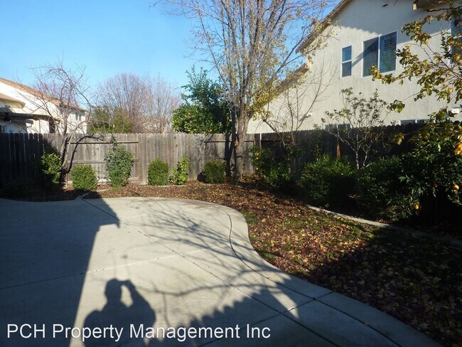Foto del edificio - 5 br, 3 bath House - 1324 Mallard Creek Dr...