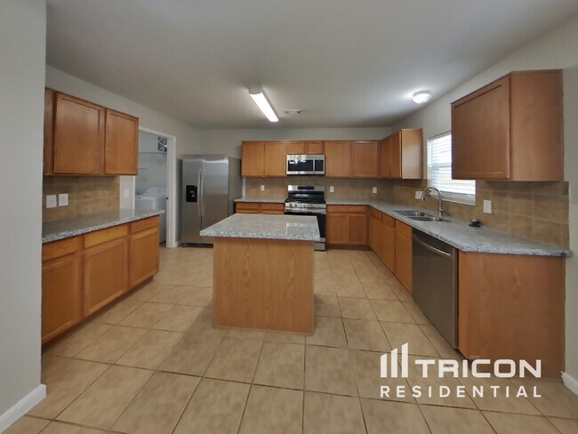 Foto del edificio - 2744 Woodspring Forest Dr
