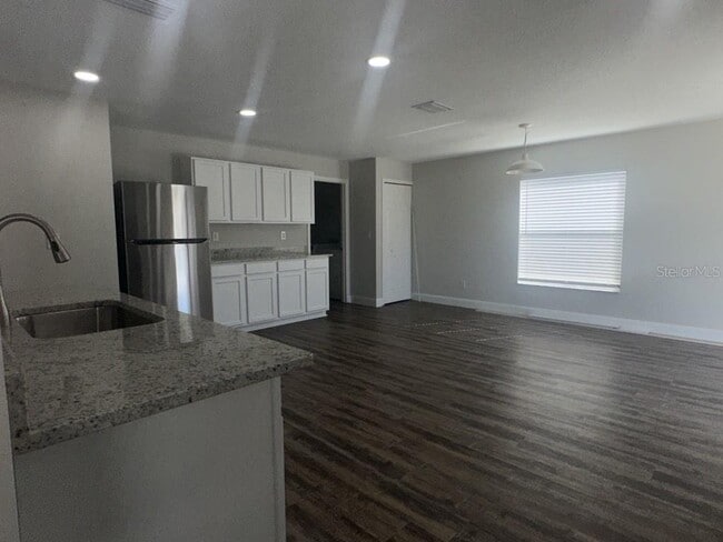 Building Photo - 2141 Ashley Lakes Dr