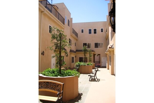 Foto del edificio - 4297 Coldwater Canyon Ave