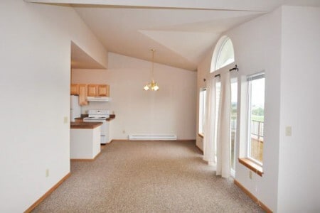 Building Photo - 640 Lake Elmo Dr