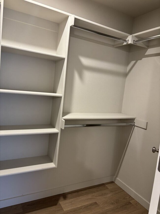 Building Photo - Brand New Duplex!