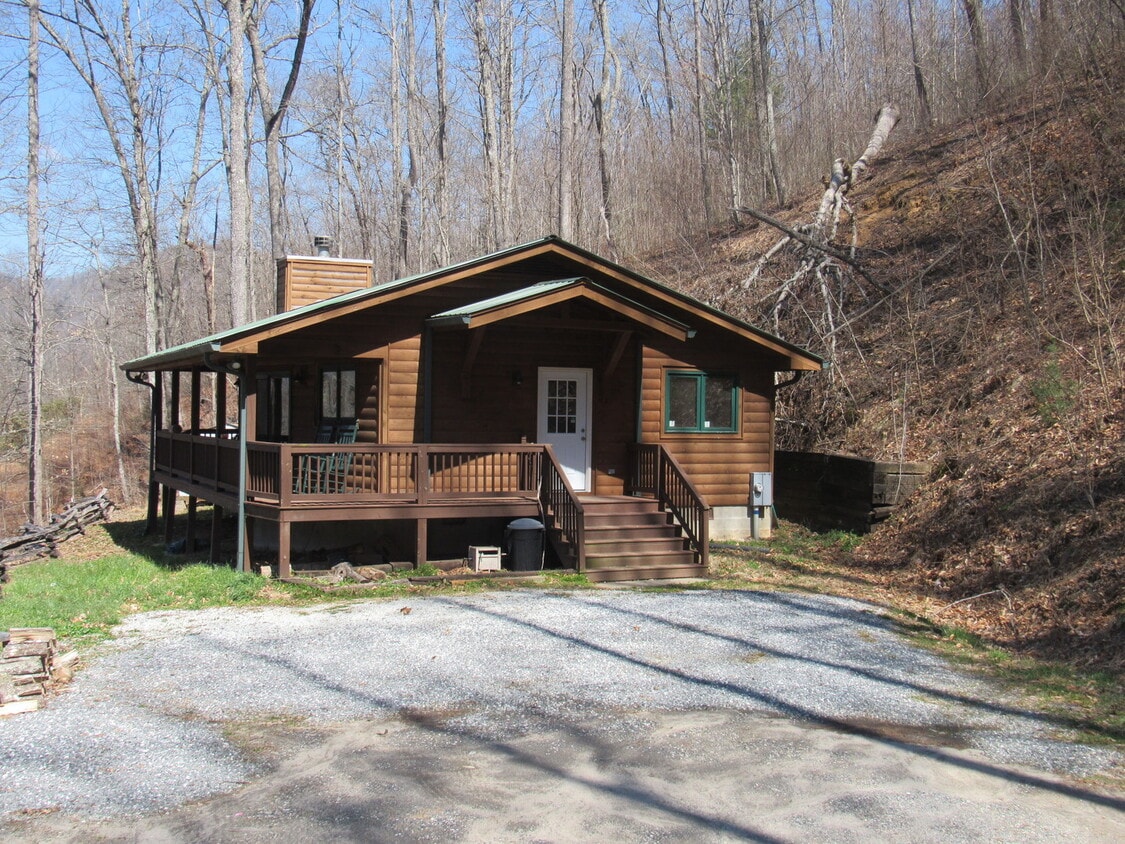 Primary Photo - $1,200 - 2 Bedroom / 1 Bath Cabin in Tucka...