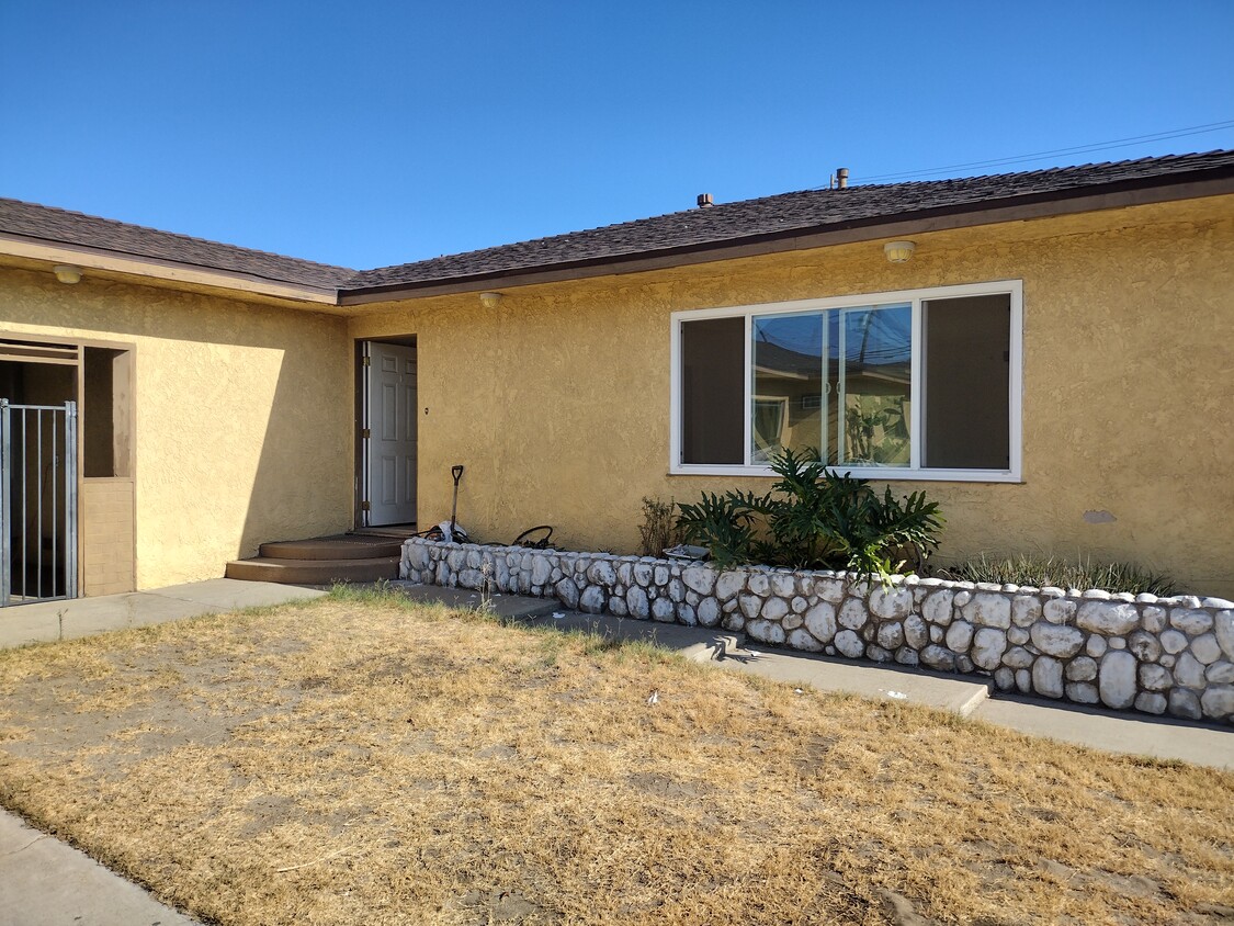 Front - 15793 Ceres Ave