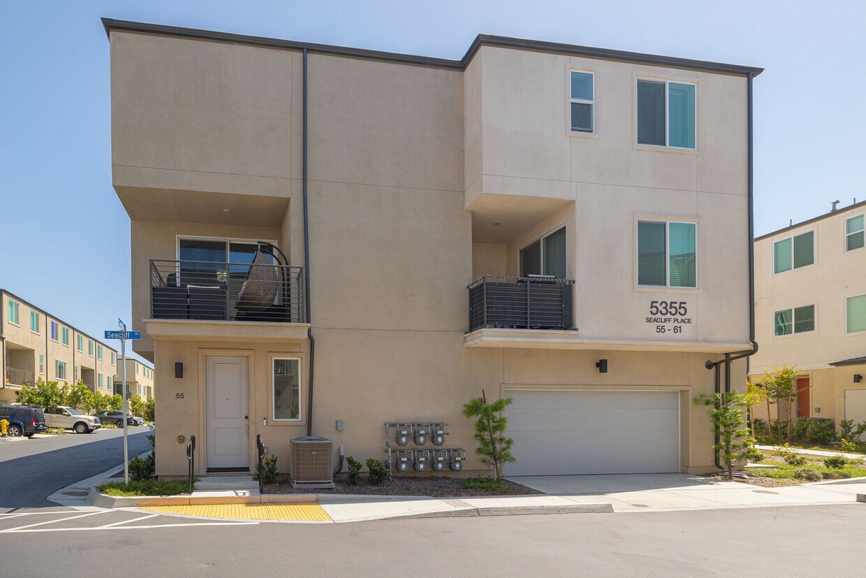 Foto principal - Modern 3-Story Townhouse in Agualuna!