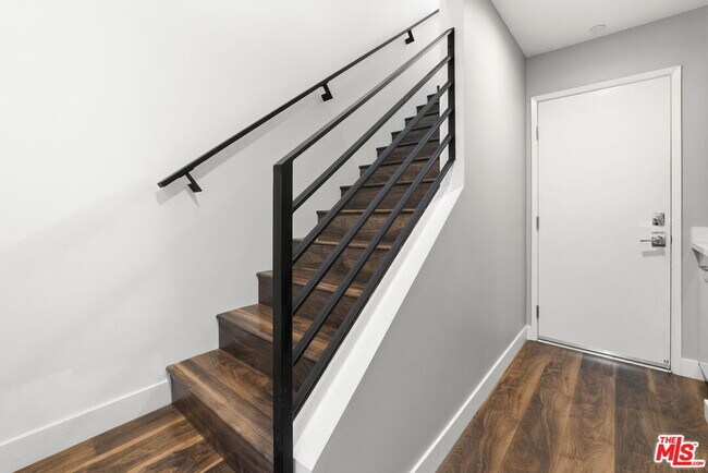 Foto del edificio - 6021 W Beachwood Ln