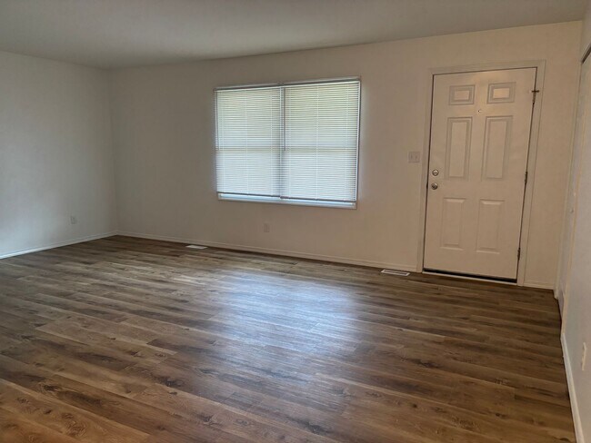 Building Photo - Country Club Duplex
