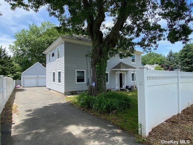 Primary Photo - 456 Glen Cove Ave