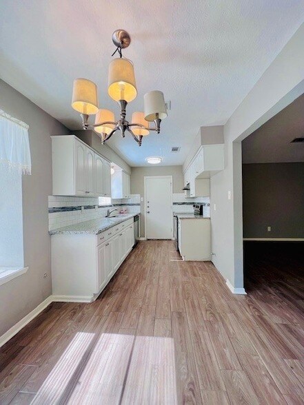 Foto del edificio - 9814 Appleridge Drive