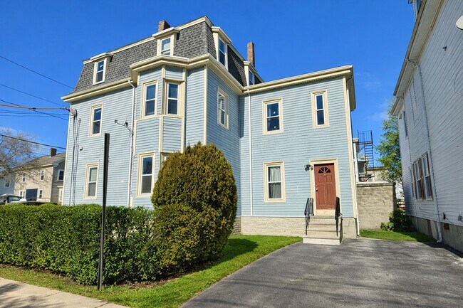 Exterior - Lateral - 16 Lincoln St