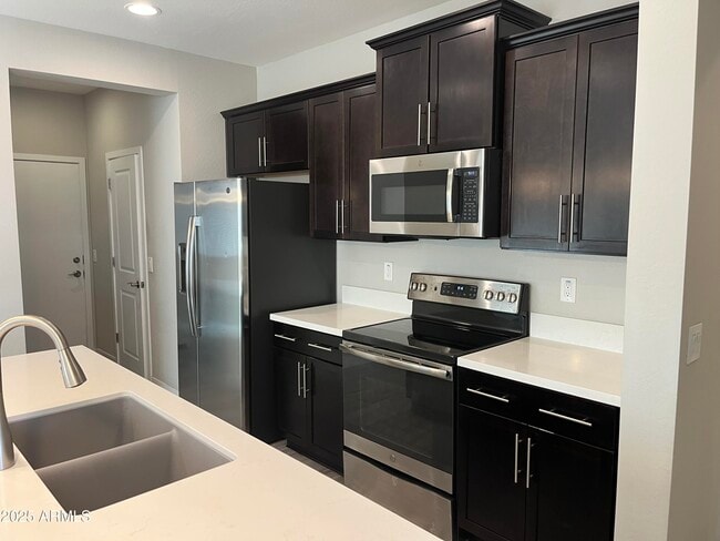 Foto del edificio - 3865 S 183rd Dr