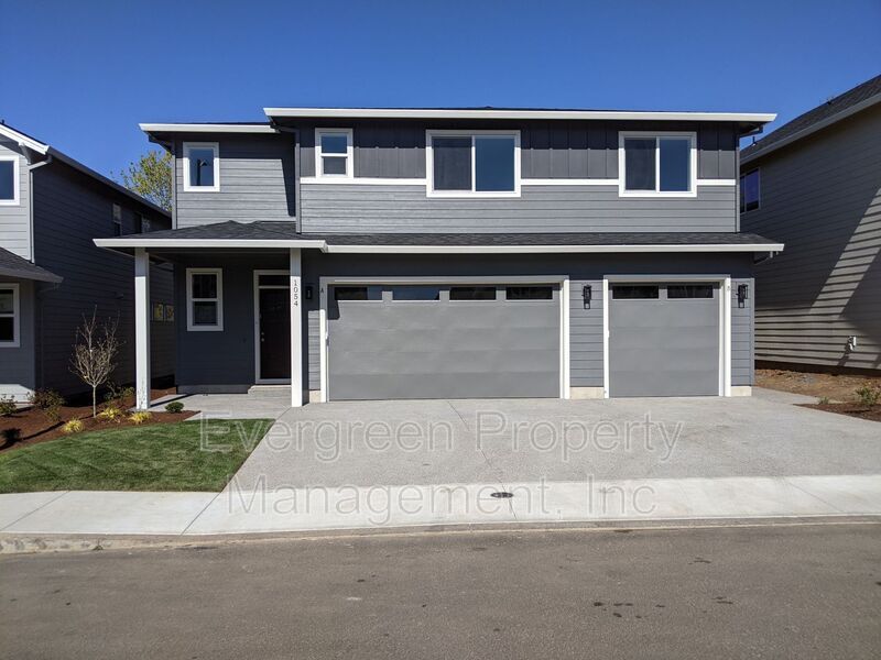 Foto principal - 1054 NE Regan Hill Loop