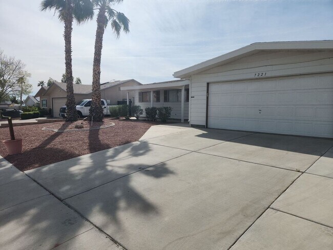 Building Photo - A Fabulous 3 Bedroom Single Story Home wit...