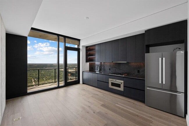 Building Photo - 610 Davis St