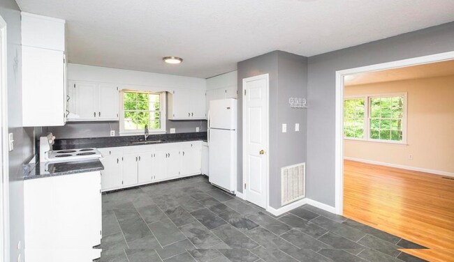 Cocina de la planta superior - 304 Umstead Dr