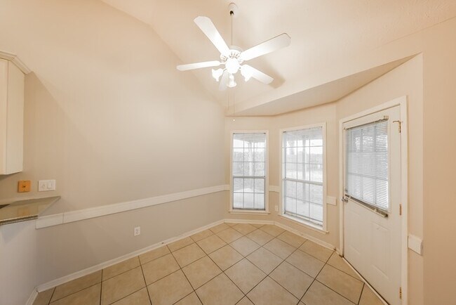 Building Photo - Beautiful 3 Bedroom with Attached Car Garage!