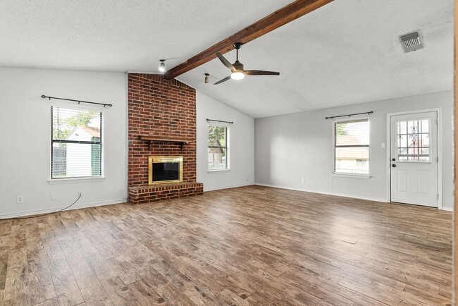 Foto del edificio - 4802 Canyon Cir