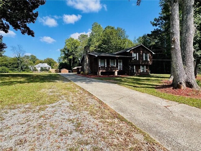 Building Photo - 4005 Shallowford Rd
