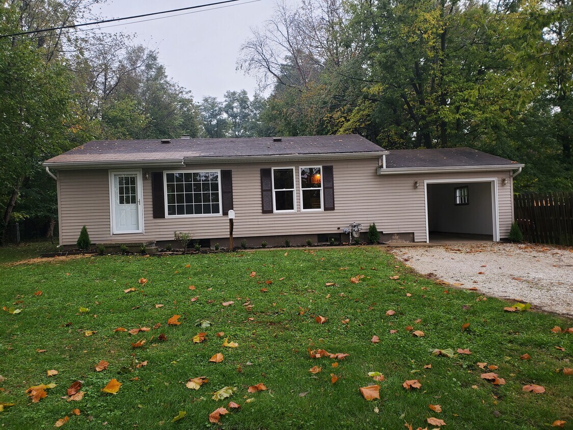 1477 Passavant Dr, Jacksonville, IL 62650 House Rental in