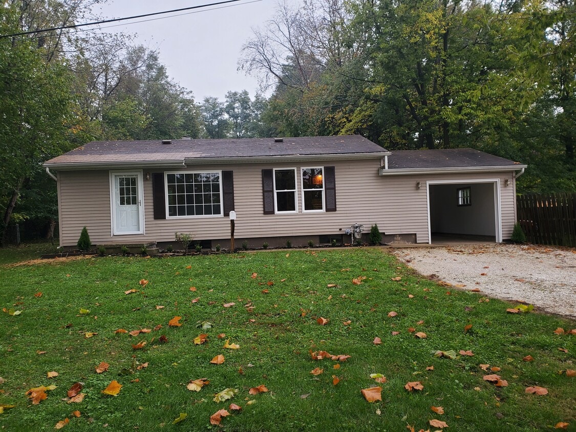 1477 Passavant Dr, Jacksonville, IL 62650 House Rental in