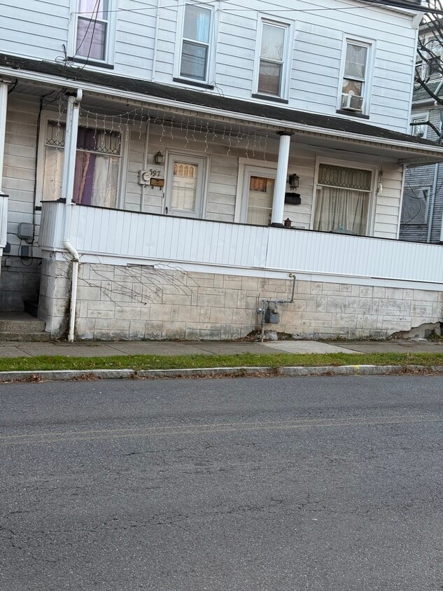 Primary Photo - 235 Scott St