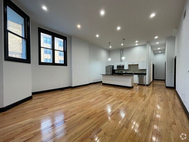 Building Photo - 1000 N Mozart St