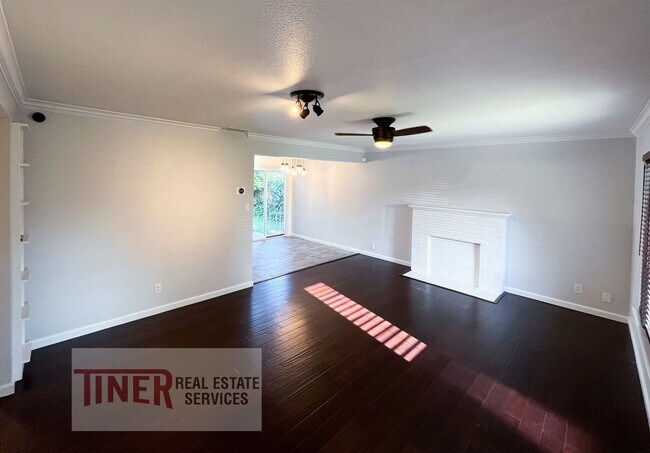 Building Photo - Beautiful Colonial Village Home