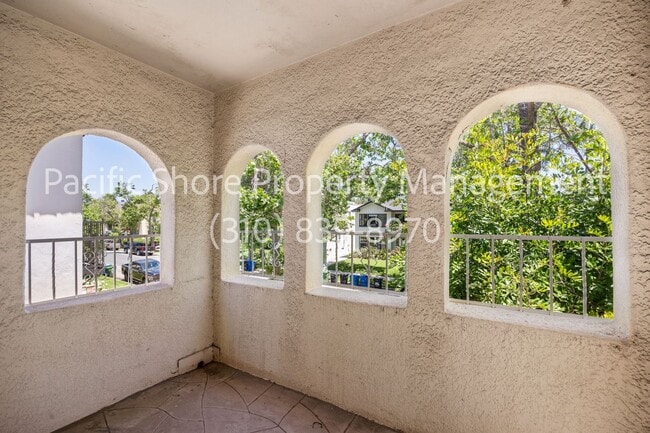 Building Photo - 107 N Mansfield Ave