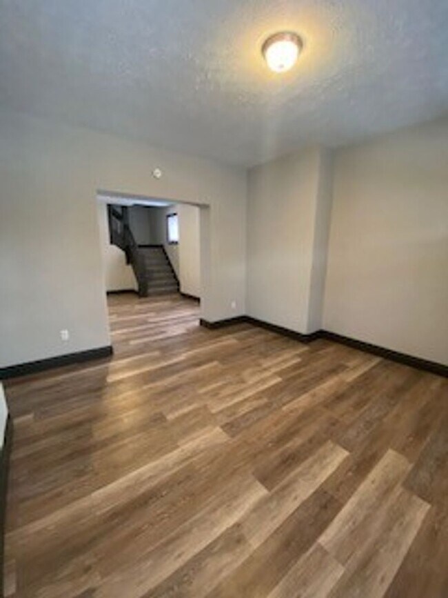 Foto del edificio - 991-993 E Livingston Avenue