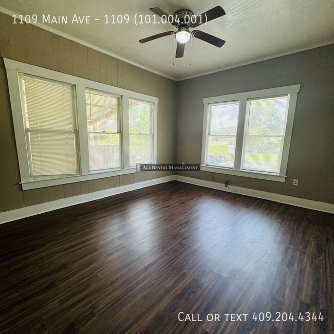 Building Photo - 1109 Main Ave