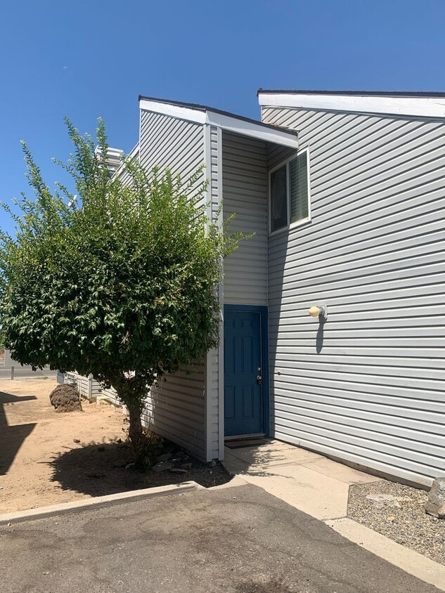 Primary Photo - Lovey Townhome In Clovis!