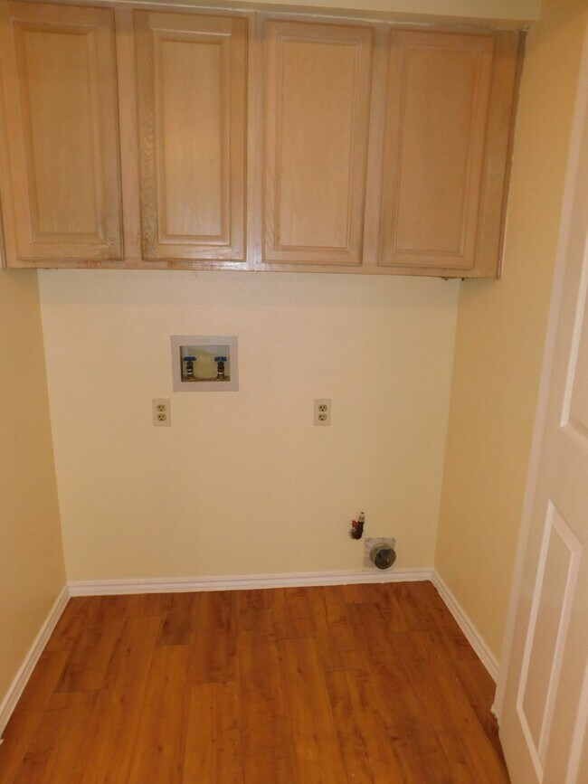 Foto del edificio - 2211 Katy Ln