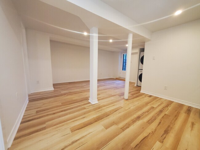 Photo du bâtiment - LARGE, very bright lower level loft apartment-  Available on April 1 is this beautiful, large and...