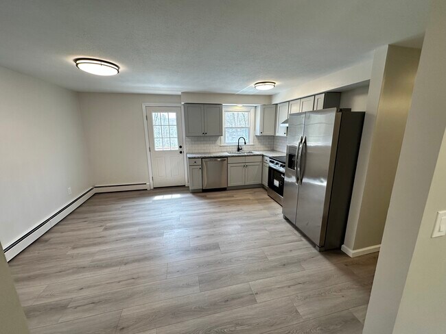 Foto del edificio - 131 Camp Meeting Rd