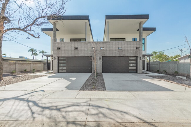 Building Photo - 2011 E Turney Ave