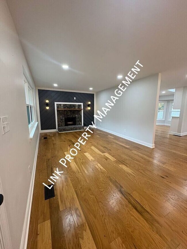 Foto del edificio - 3235 Haywood Ave