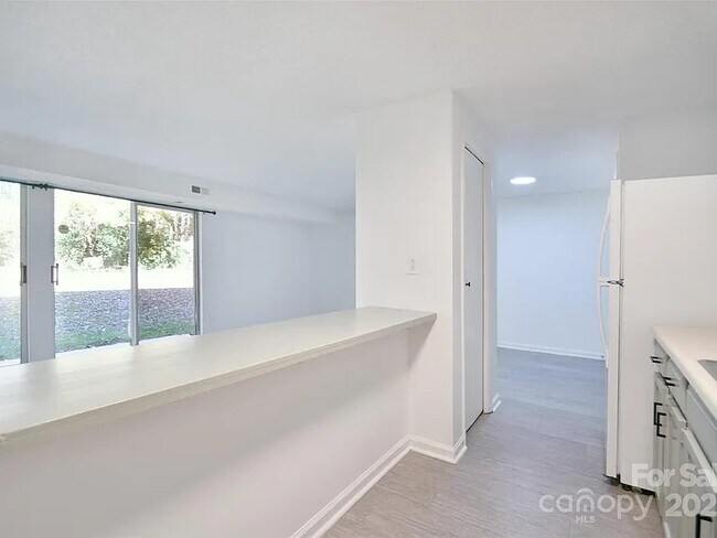 Foto del edificio - 9401 Old Concord Rd