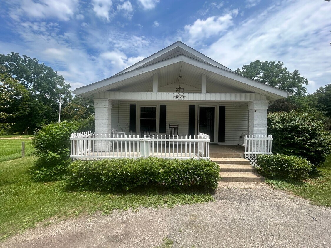Charming 3 bedroom, 2.5 bathroom home loca... - Charming 3 bedroom, 2.5 bathroom home loca...
