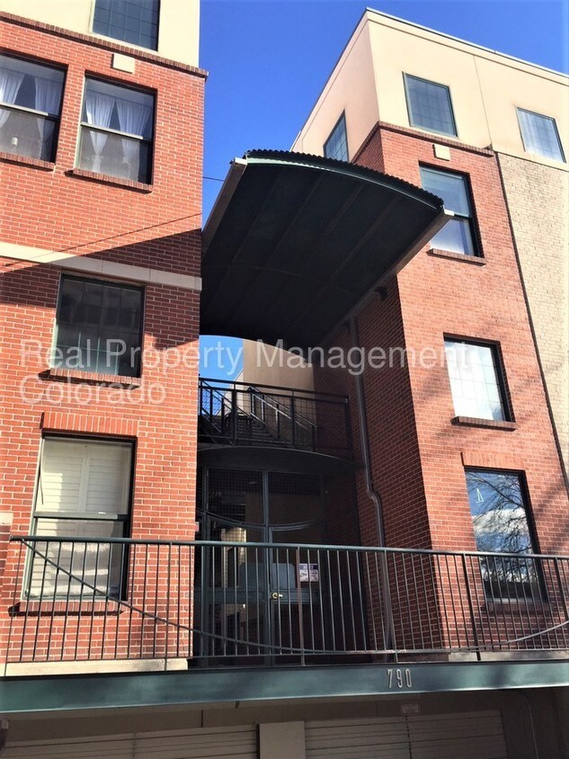 Building Photo - Beautiful Condo in Denver