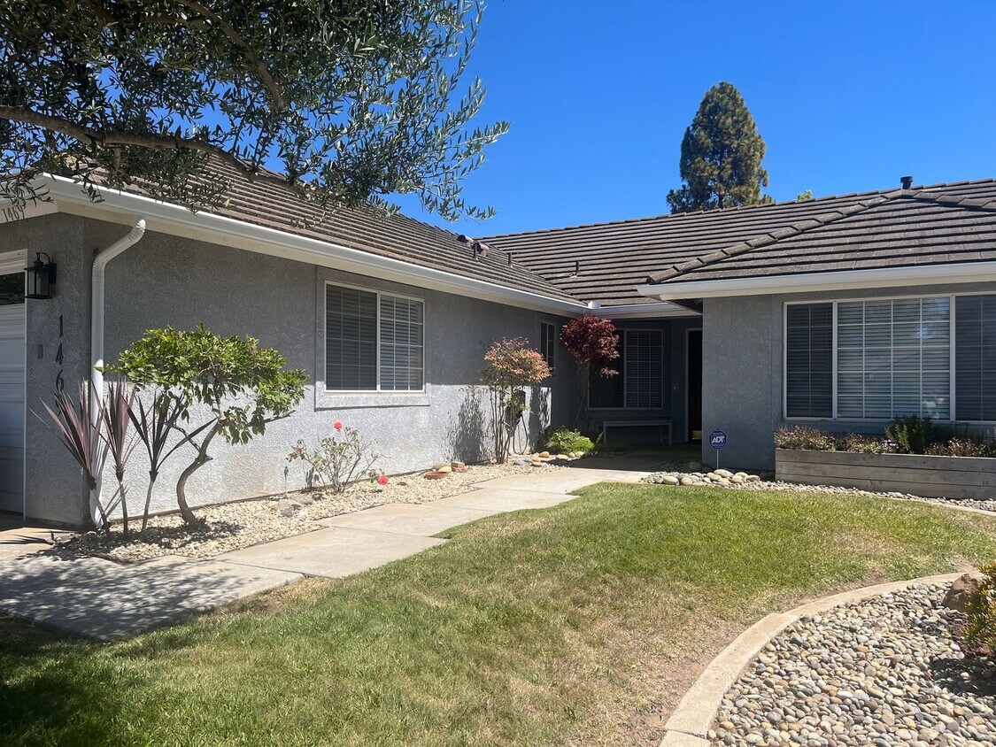 Primary Photo - Available Now! Spacious 3-Bedroom Home in ...