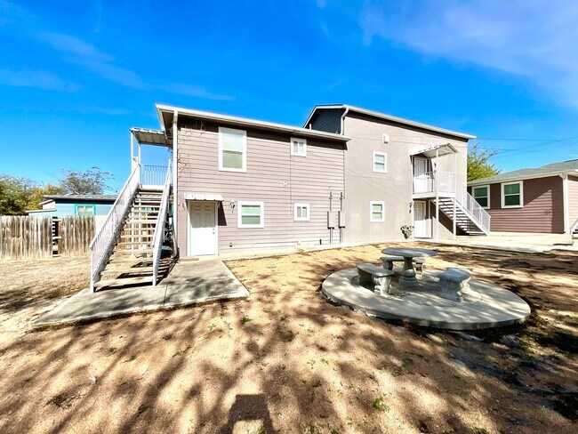 Foto del edificio - 319 S Olive St