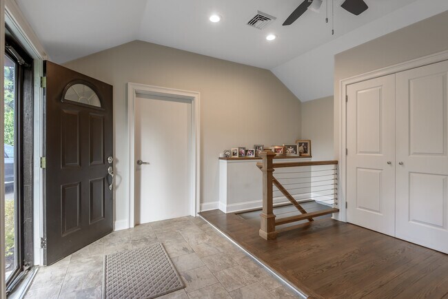 Foto del edificio - 19 Whitney Ave