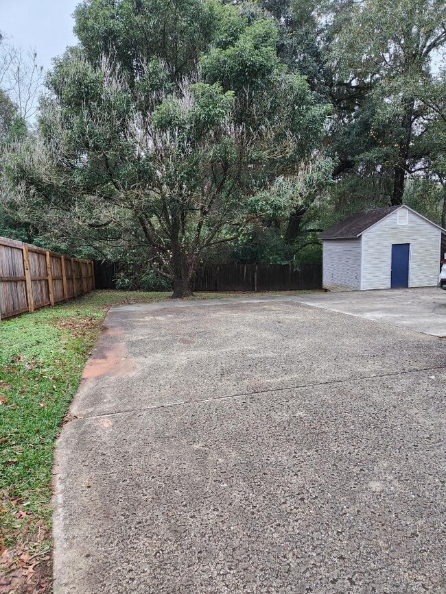 Building Photo - 9321 Champion Cir S