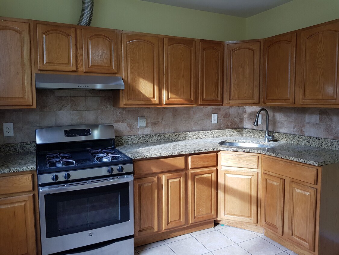 17 Milton Ave, Jersey City, NJ 07307 Apartments in Jersey City, NJ