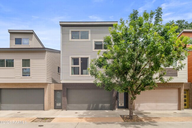 Foto del edificio - 212 Highland Oaks Ln