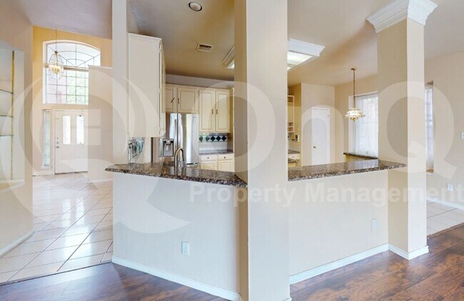 Building Photo - 816 Pimernel Ln