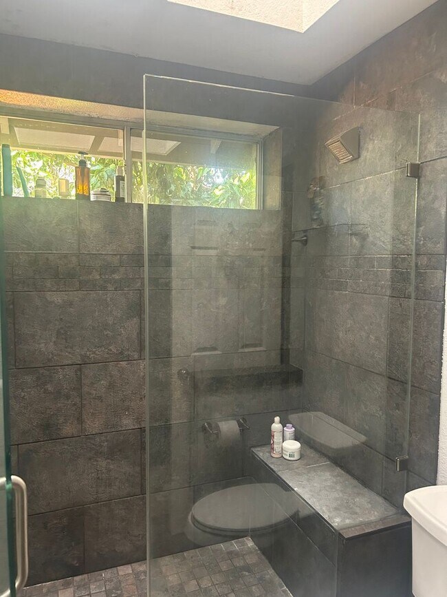 Building Photo - 3 br, 2 bath House - 713 Raven Dr