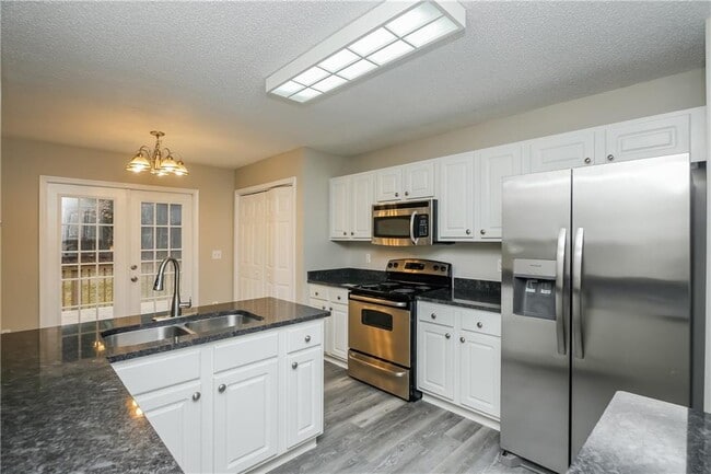 Building Photo - 320 Clear Brook Trail