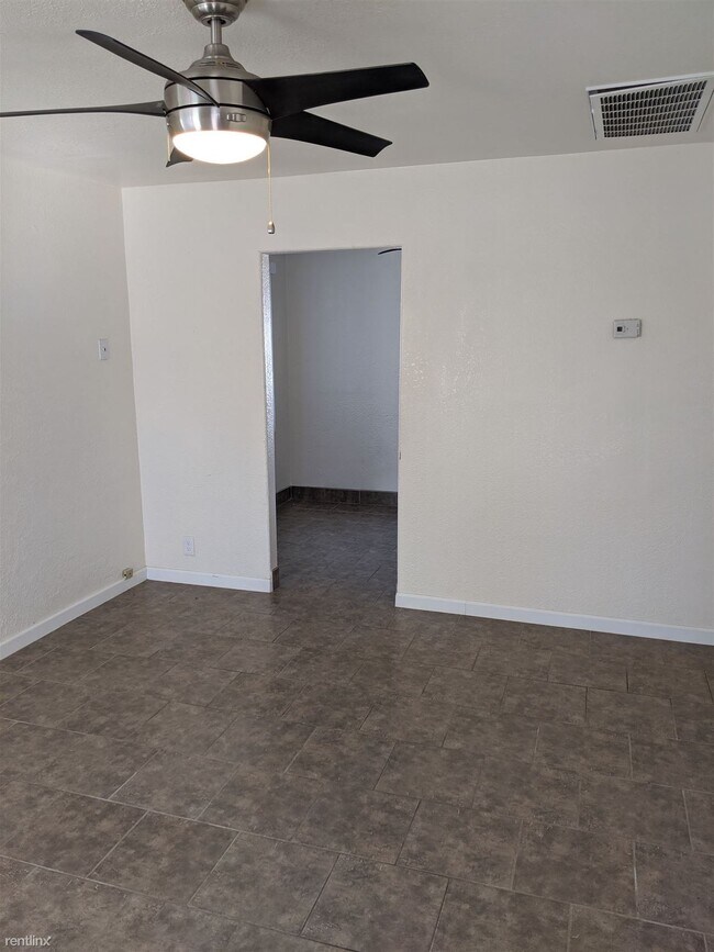 Building Photo - 1118 E Turney Ave